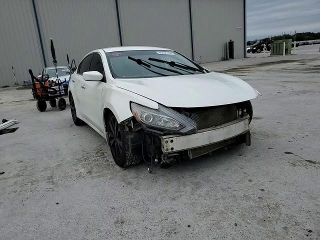 2018 Nissan Altima - Image 10