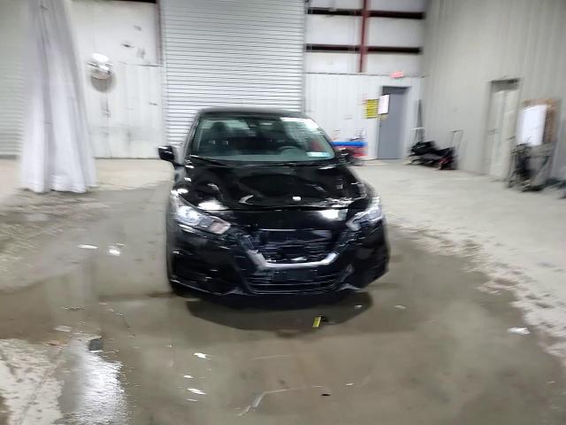 2020 Nissan Versa - Image 13