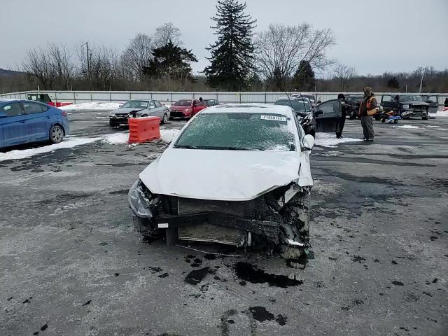 2018 Hyundai Elantra - Image 10