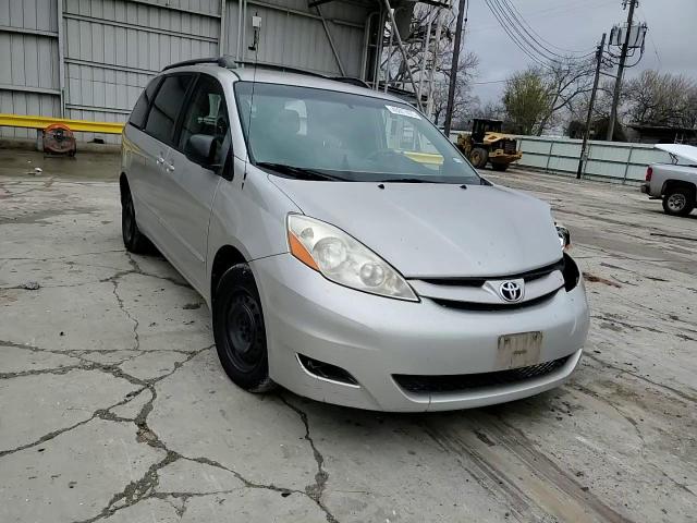 2009 Toyota Sienna - Image 11