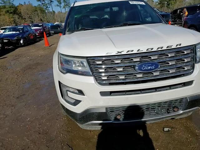 2016 Ford Explorer - Image 11