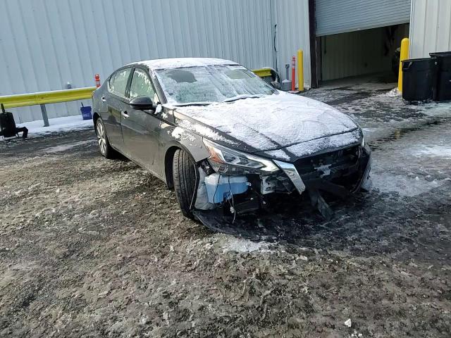 2021 Nissan Altima - Image 11