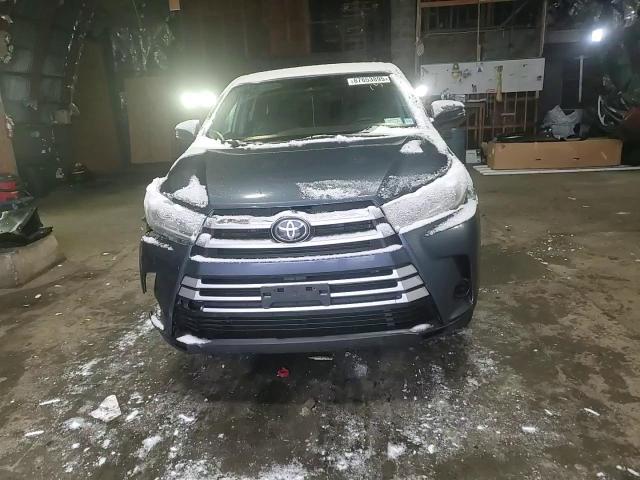 2019 Toyota Highlander - Image 12
