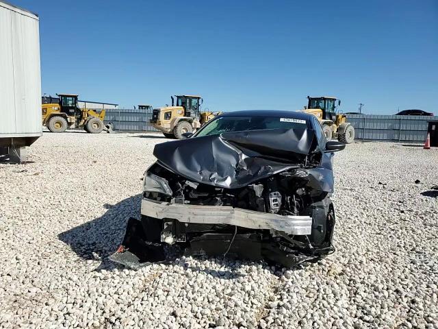 2016 Chrysler 200 - Image 11