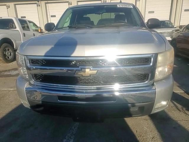 2011 Chevrolet Silverado - Image 10