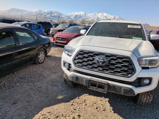 2020 Toyota Tacoma - Image 11