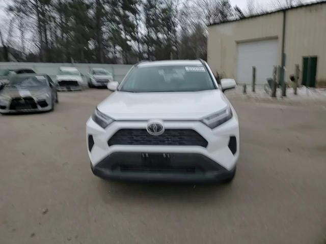 2024 Toyota RAV 4 - Image 12
