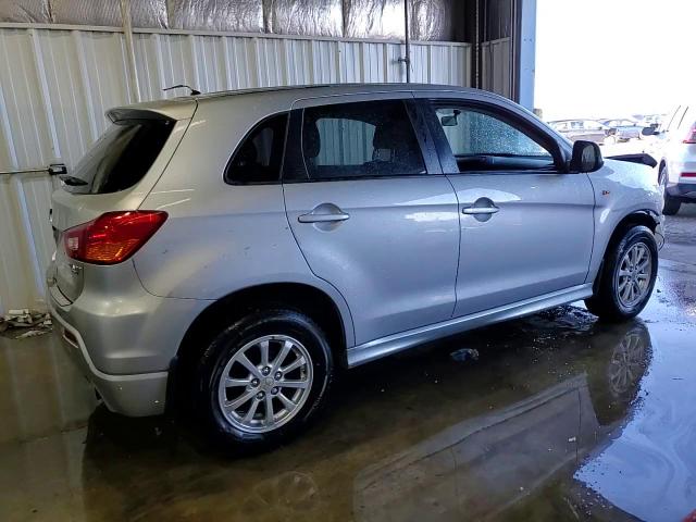 2012 Mitsubishi Outlander - Image 15