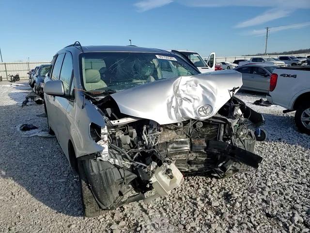 2011 Toyota Sienna - Image 11