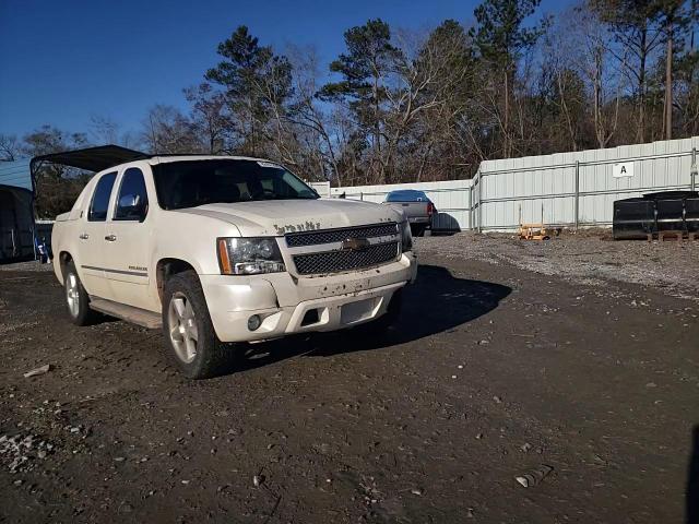 2013 Chevrolet Avalanche - Image 10