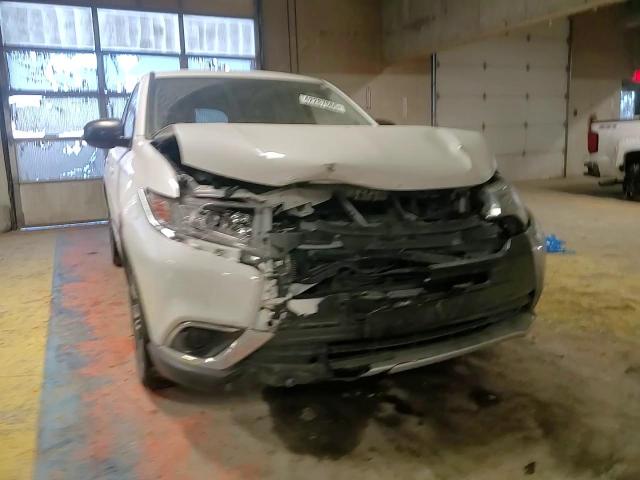 2017 Mitsubishi Outlander - Image 11