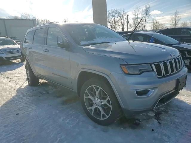 2018 Jeep Grand Cherokee - Image 14
