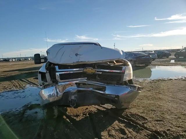 2012 Chevrolet Silverado - Image 11