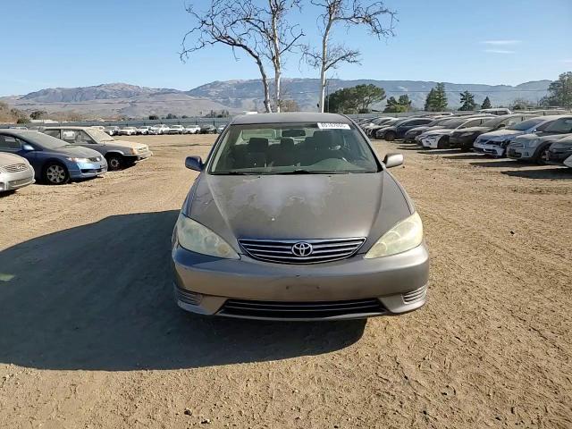 2005 Toyota Camry - Image 11