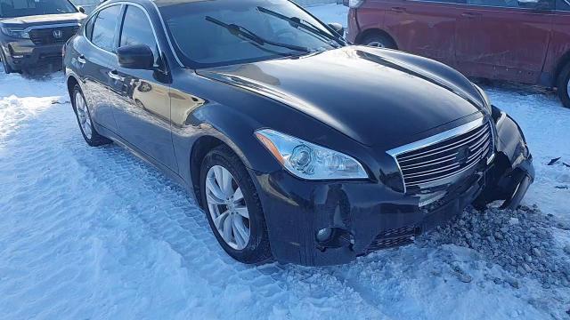 2011 Infiniti M - Image 11