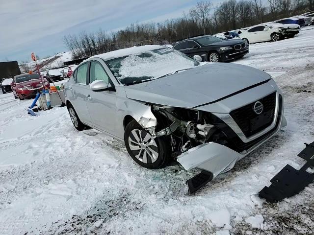 2020 Nissan Altima - Image 11