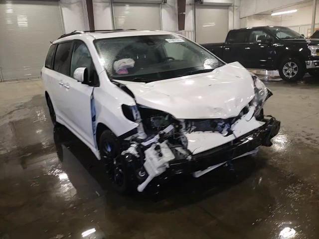 2020 Toyota Sienna - Image 12