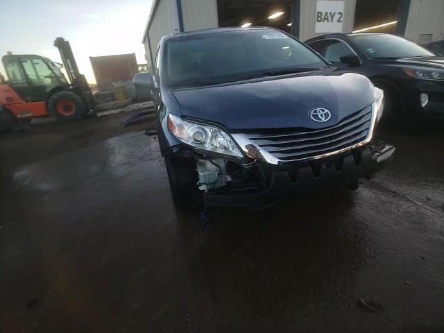 2016 Toyota Sienna - Image 15