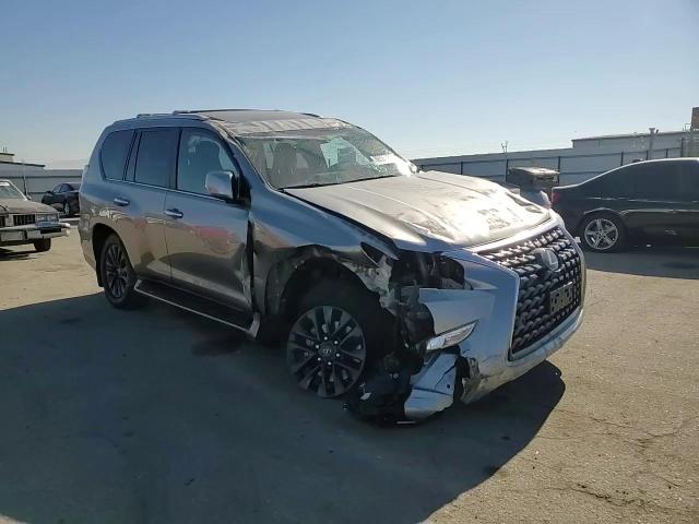 2023 Lexus GX - Image 12