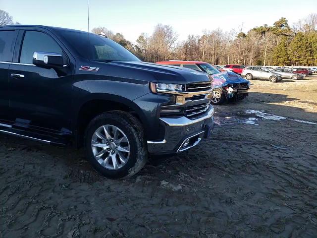 2022 Chevrolet Silverado - Image 13