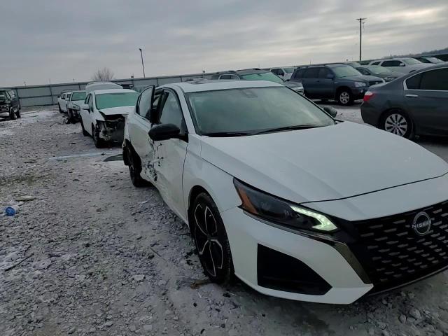 2024 Nissan Altima - Image 10