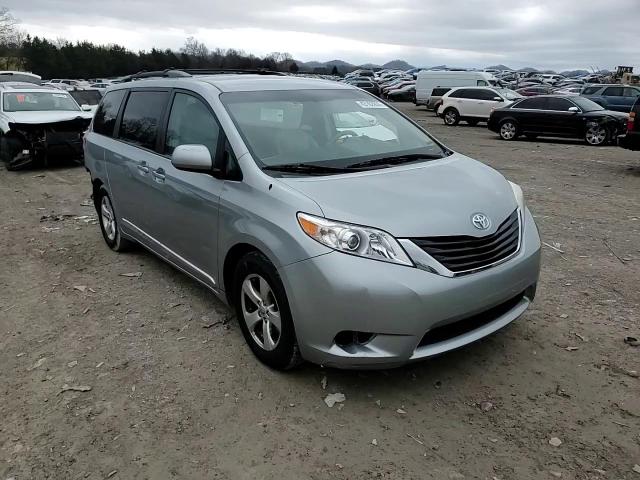 2014 Toyota Sienna - Image 11