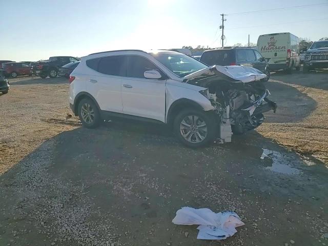 2016 Hyundai Santa Fe - Image 11