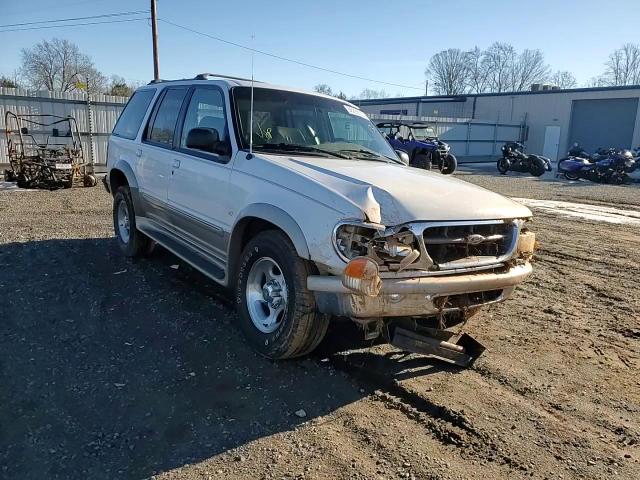 1998 Ford Explorer - Image 12