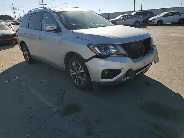 2018 Nissan Pathfinder - Image 12