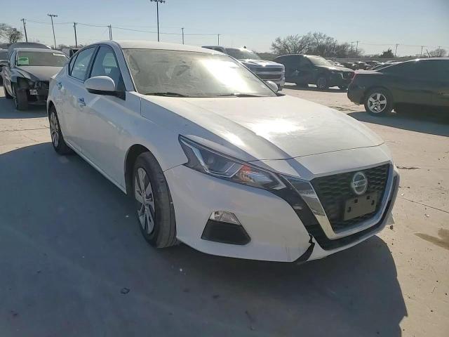2020 Nissan Altima - Image 10