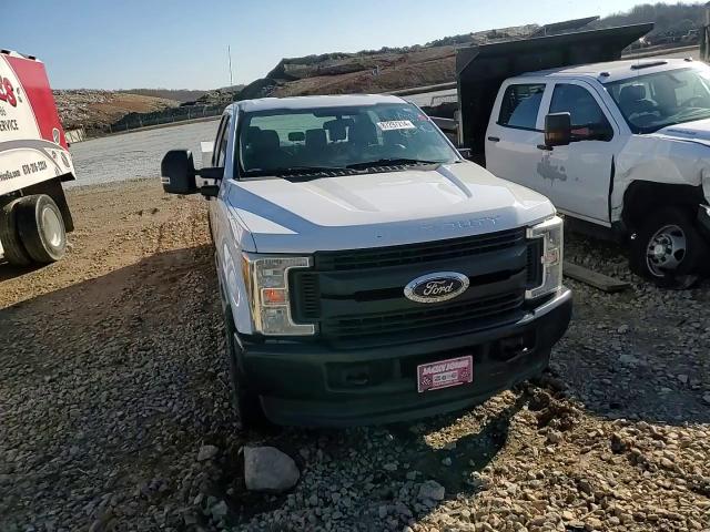2017 Ford F350 - Image 11