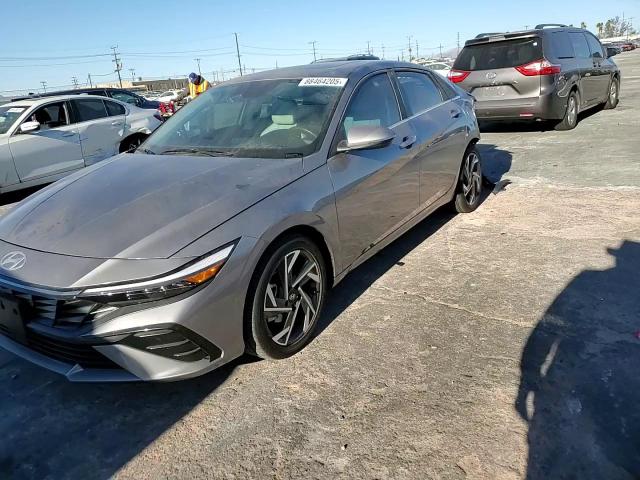 2024 Hyundai Elantra - Image 11