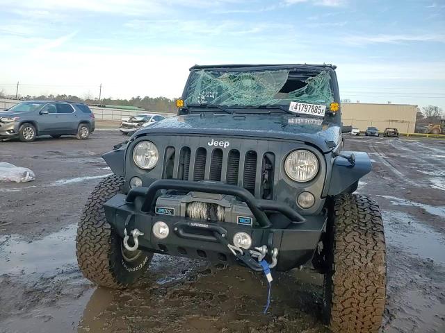2018 Jeep Wrangler - Image 11