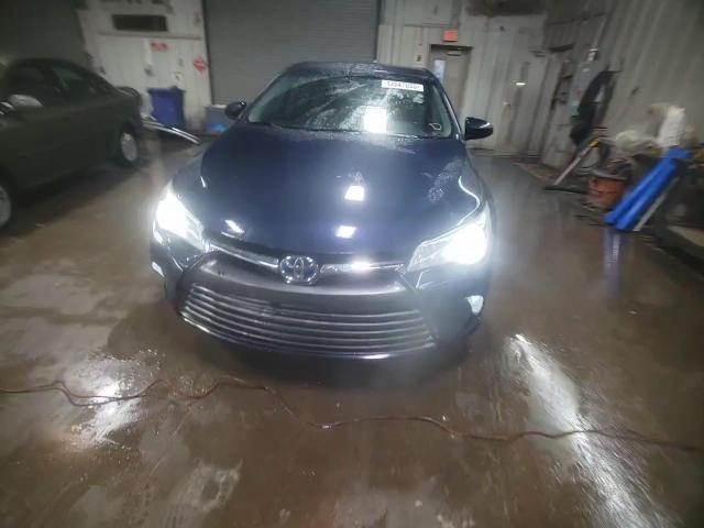 2015 Toyota Camry - Image 13