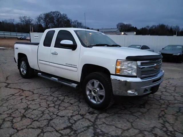 2013 Chevrolet Silverado - Image 11