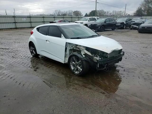 2016 Hyundai Veloster - Image 11