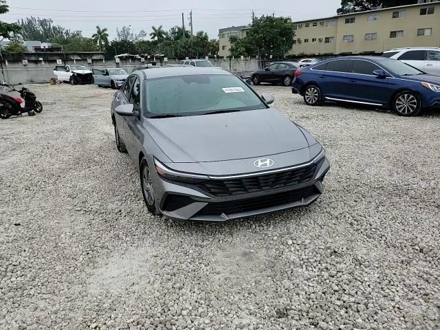 2024 Hyundai Elantra - Image 11