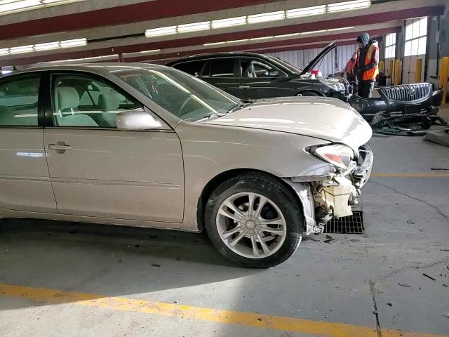 2004 Toyota Camry - Image 11