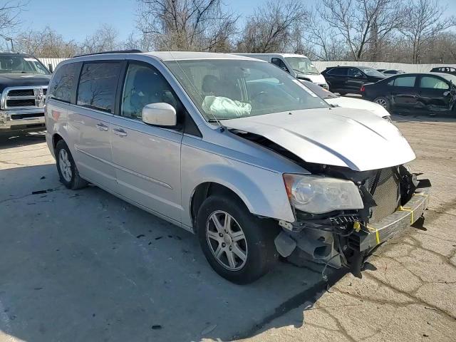 2011 Chrysler Town & Country - Image 12