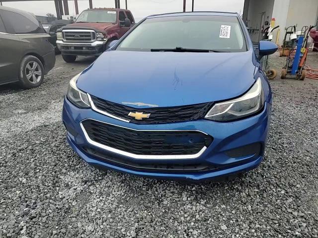 2018 Chevrolet Cruze - Image 13