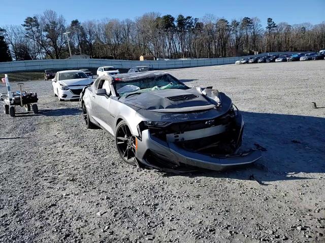 2022 Chevrolet Camaro - Image 11