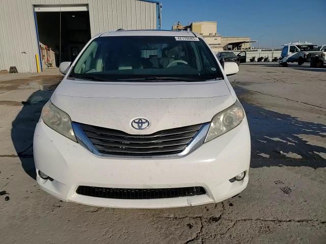 2012 Toyota Sienna - Image 11