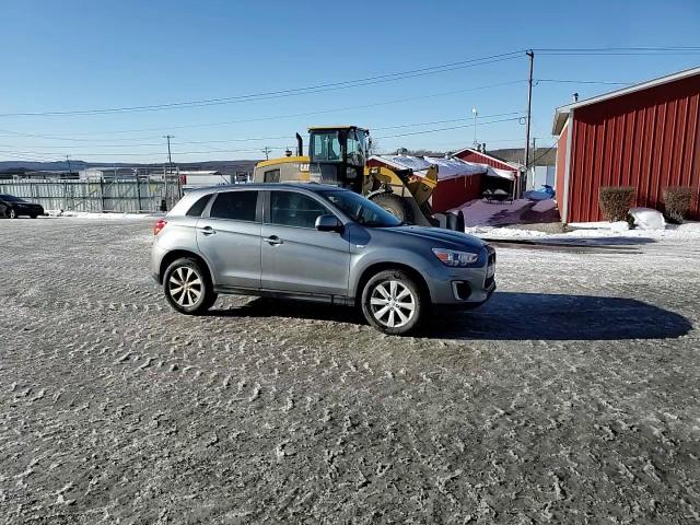 2015 Mitsubishi Outlander - Image 14