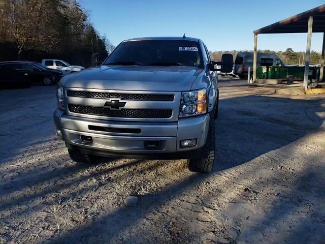 2011 Chevrolet Silverado - Image 10