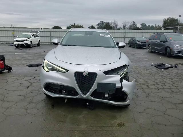 2018 Alfa Romeo Stelvio - Image 10