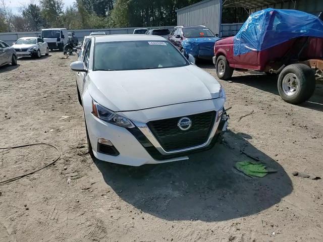 2019 Nissan Altima - Image 14