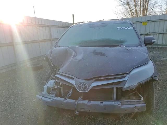 2019 Toyota Sienna - Image 12
