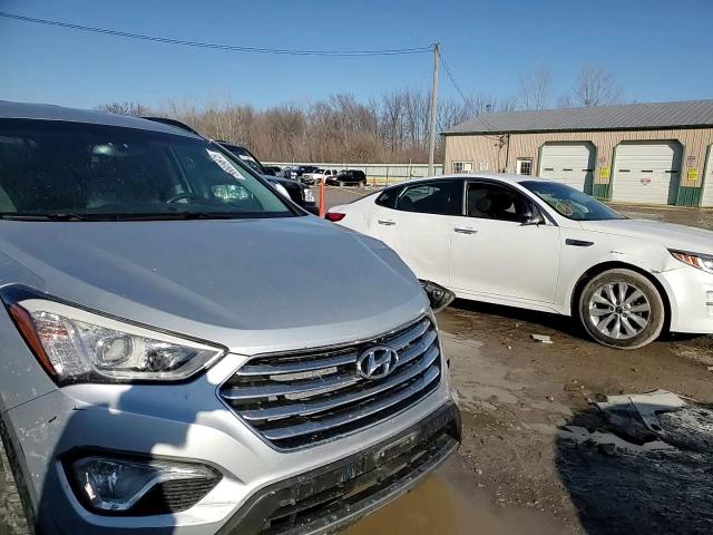 2016 Hyundai Santa Fe - Image 10