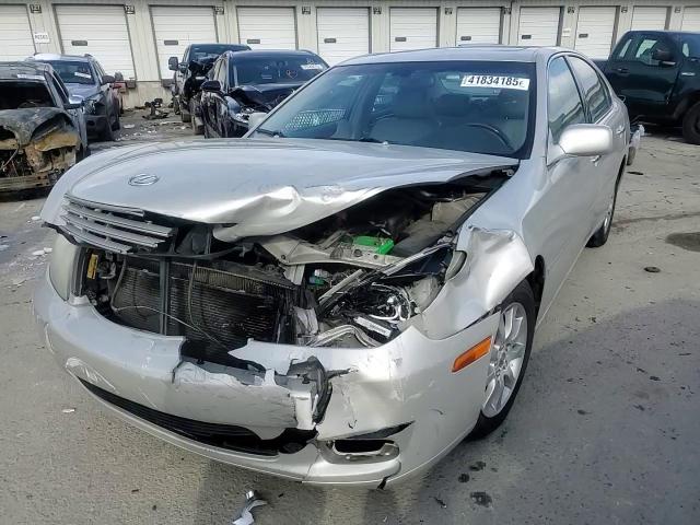 2004 Lexus ES - Image 10
