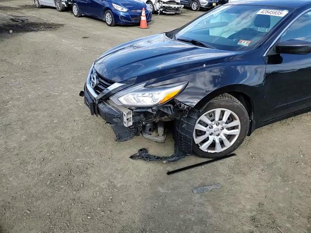 2017 Nissan Altima - Image 10